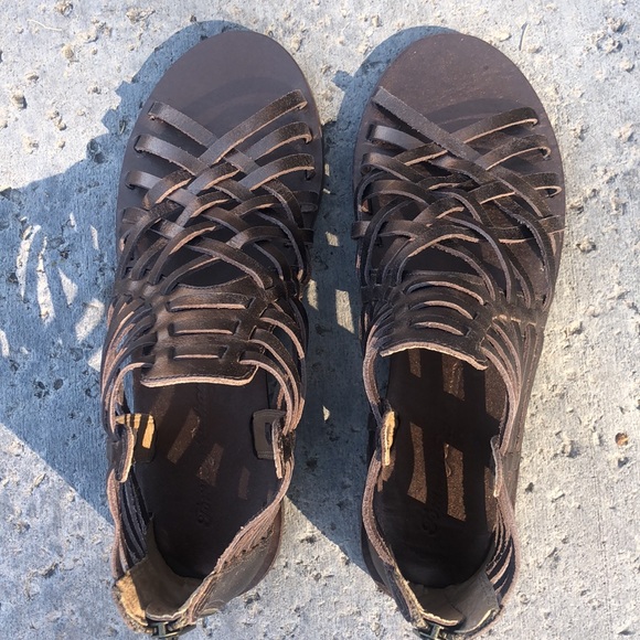 NWOT Tommy Bahama Sandals with back zipper. Nice Bronzy Dark Brown color. Size 8 - Picture 1 of 10